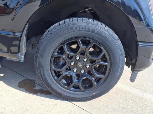 Used 2024 Ford F150 XLT w/ XLT Black Appearance Package RWD image 9
