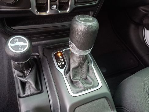Used 2023 Jeep Wrangler Unlimited Sport AWD/4WD image 15