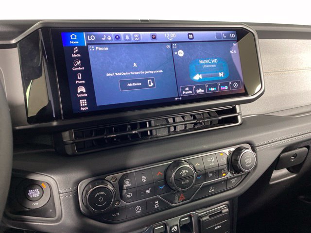 Used 2026 Jeep Wrangler Unlimited Sahara AWD/4WD image 30