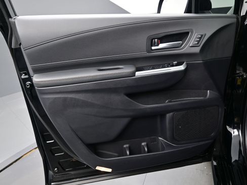 Used 2025 Toyota Sienna Platinum AWD/4WD image 9