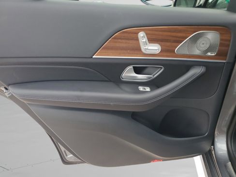 Certified 2025 Mercedes-Benz GLS 450 4MATIC image 11