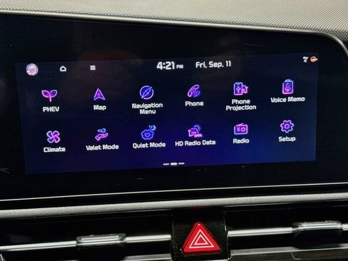 Used 2025 Kia Niro EX w/ EX Cold Weather Package FWD image 15