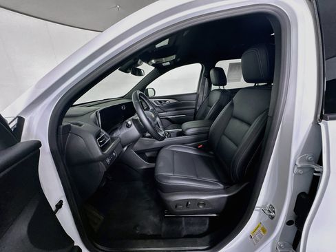 Used 2026 Chevrolet Traverse LT FWD image 13