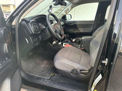 Used 2020 Toyota Tacoma SR image 4