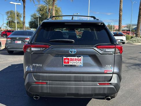 Used 2022 Toyota RAV4 XLE w/ Convenience Package image 6