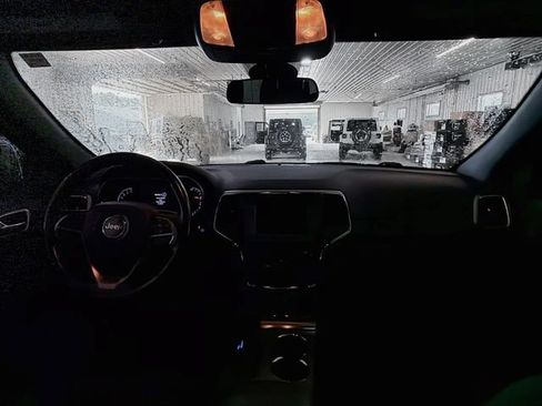 Used 2018 Jeep Grand Cherokee Laredo w/ All-Weather Capability Group AWD/4WD image 10