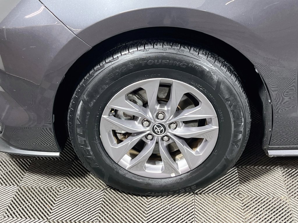 Certified 2025 Toyota Sienna XLE FWD image 29