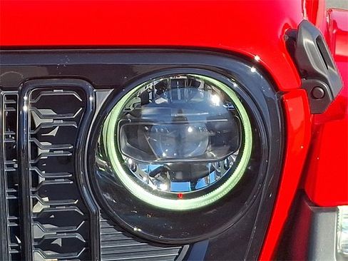 Used 2024 Jeep Gladiator Sport image 9