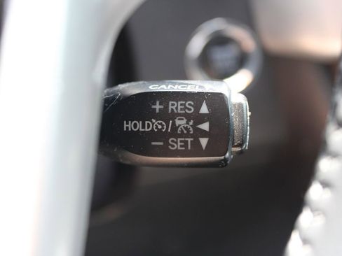 Used 2018 Toyota Highlander XLE AWD/4WD image 40
