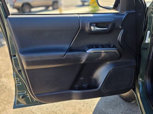 Used 2022 Toyota Tacoma TRD Off-Road image 21