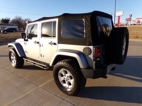 Used 2015 Jeep Wrangler Unlimited Sahara w/ Connectivity Group AWD/4WD image 31