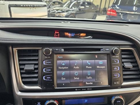 Used 2019 Toyota Highlander XLE FWD image 34