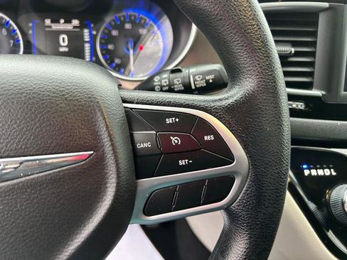 Used 2020 Chrysler Voyager Lxi image 21