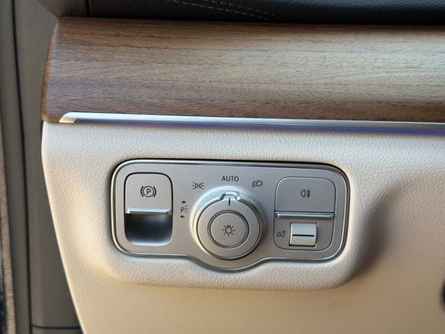 Used 2021 Mercedes-Benz GLS 580 4MATIC image 29