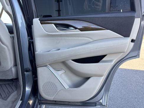 Used 2018 Cadillac Escalade Luxury w/ LPO, Radiant Package image 44