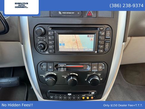 Used 2007 Chrysler Town & Country Touring image 21