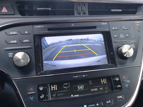 Used 2016 Toyota Avalon Limited image 24