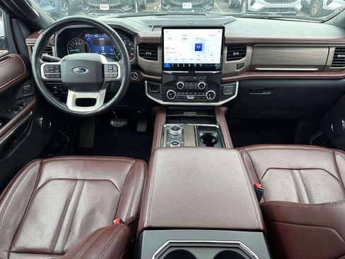 Used 2024 Ford Expedition Limited image 11