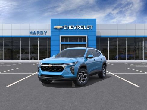 New 2026 Chevrolet Trax LT w/ Driver Confidence Package FWD image 8