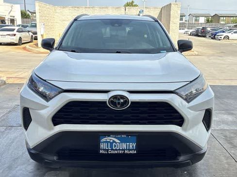 Used 2021 Toyota RAV4 LE FWD image 9