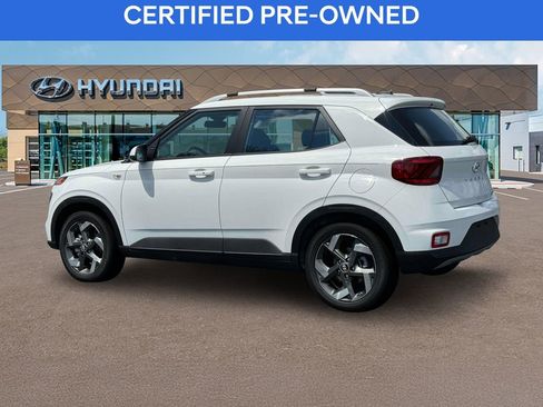 Used 2025 Hyundai Venue SEL image 4