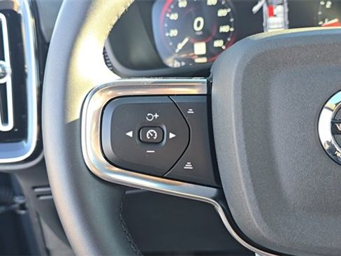 Used 2022 Volvo XC40 T5 R-Design w/ Climate Package image 24