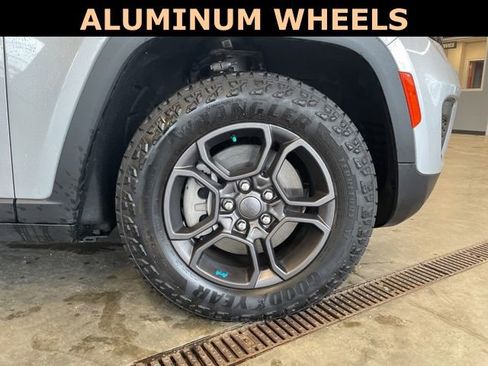 Used 2024 Jeep Grand Cherokee Trailhawk image 9