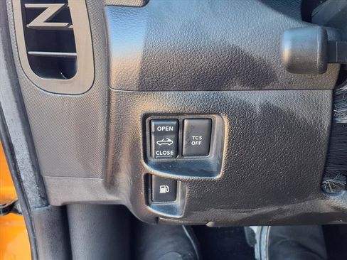 Used 2006 Nissan 350Z Touring image 9