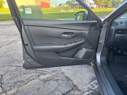 Used 2025 Nissan Sentra SV FWD image 18