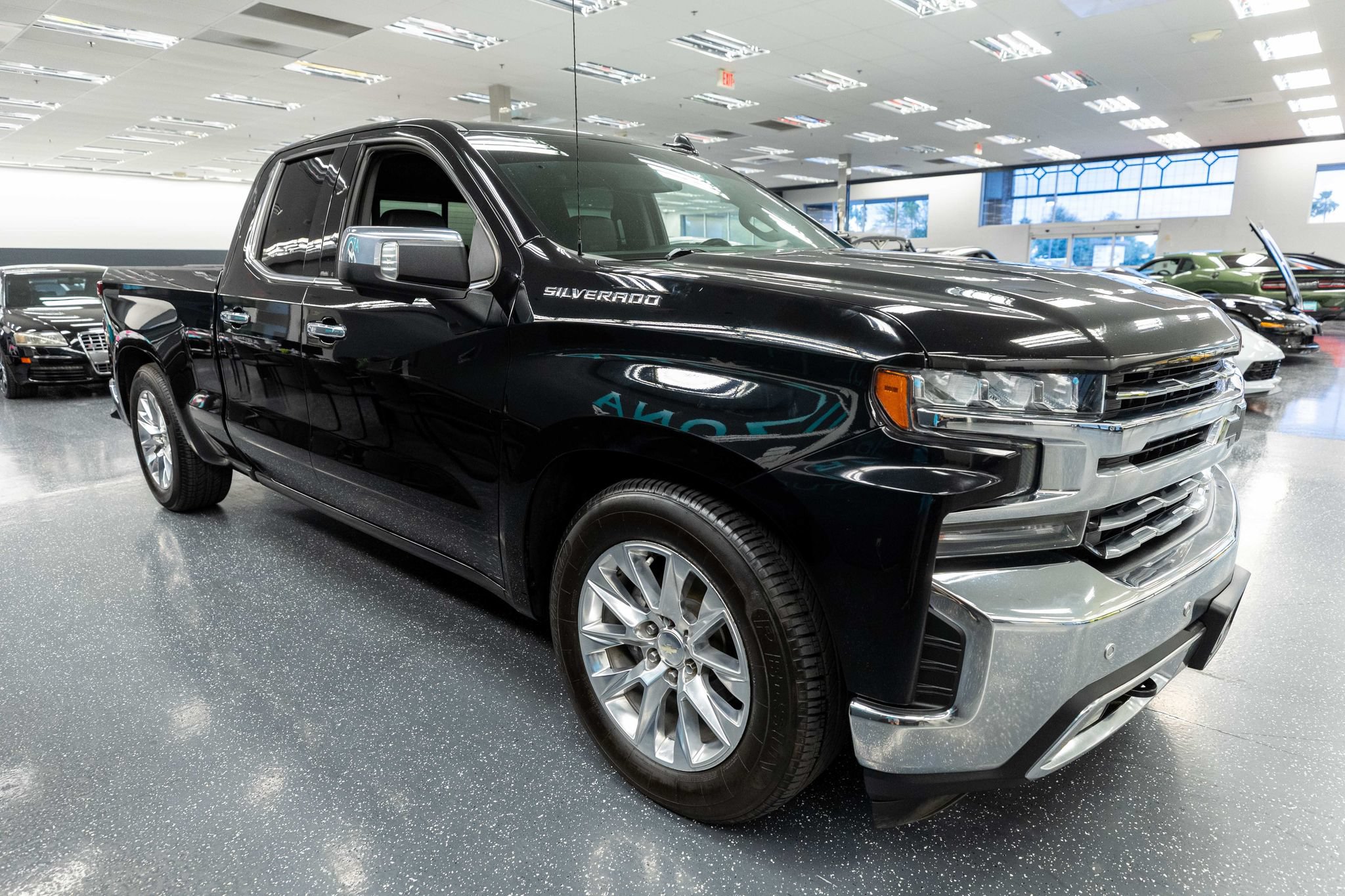 Used 2019 Chevrolet Silverado 1500 LTZ w/ LTZ Plus Package AWD/4WD image 5