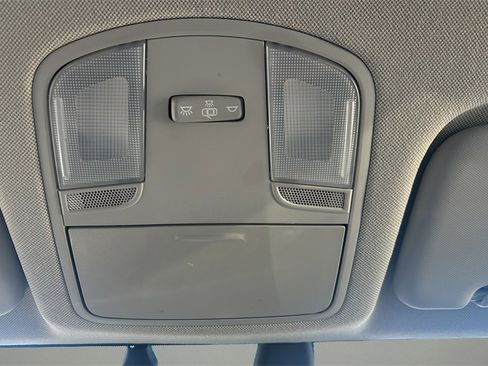 Used 2020 Hyundai Elantra SEL image 28