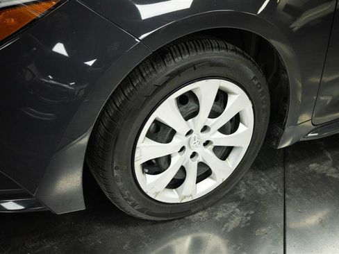 Used 2023 Toyota Corolla LE FWD image 4