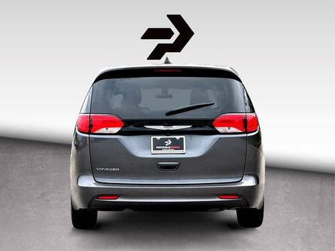 Used 2022 Chrysler Voyager LX FWD image 7