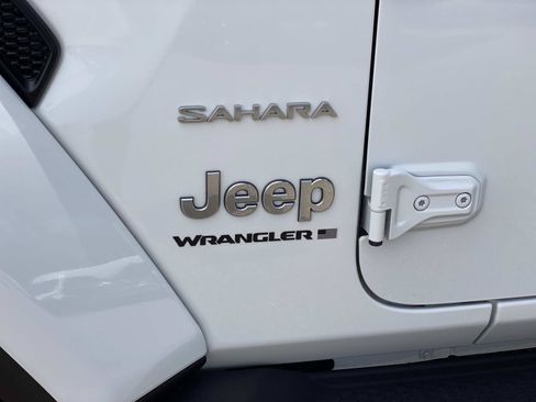 Used 2024 Jeep Wrangler Unlimited Sahara w/ Technology Group AWD/4WD image 12