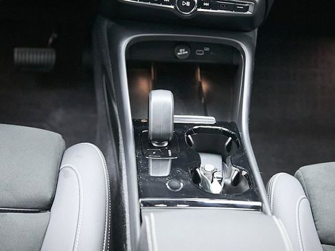 Certified 2023 Volvo XC40 Recharge Ultimate w/ Protection Package Premier image 28