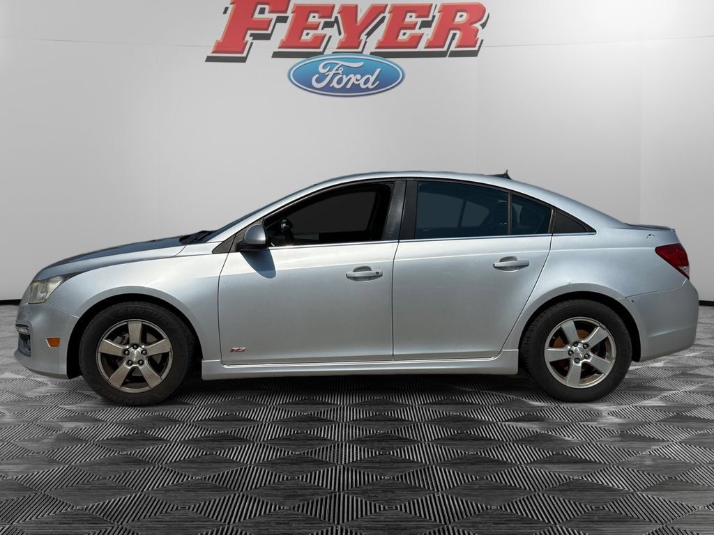 Used 2015 Chevrolet Cruze LT w/ Sun And Sound Package FWD image 2