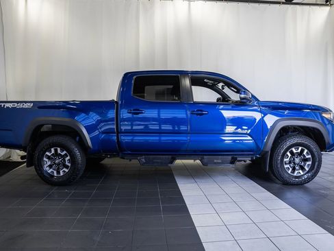 Used 2022 Toyota Tacoma TRD Off-Road w/ Technology Package AWD/4WD image 4