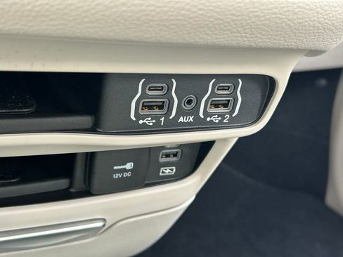 Used 2022 Chrysler Pacifica Touring-L image 56