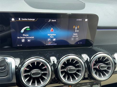 Used 2023 Mercedes-Benz EQB 350 4MATIC SUV w/ Exclusive Package image 31