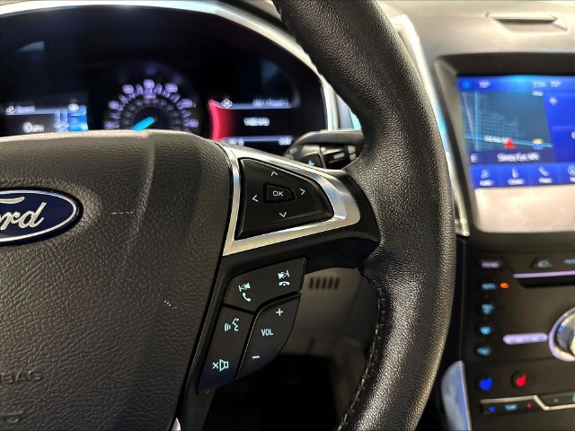 Used 2019 Ford Edge Titanium w/ Equipment Group 301A AWD/4WD image 16