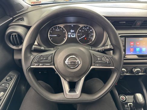 Used 2020 Nissan Kicks S image 17