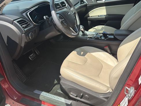 Used 2016 Ford Fusion Titanium FWD image 9
