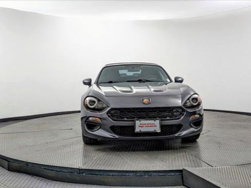 Used 2018 FIAT 124 Spider Classica image 32