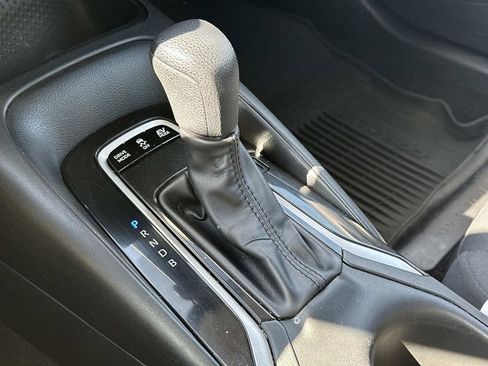 Used 2025 Toyota Corolla LE FWD image 31