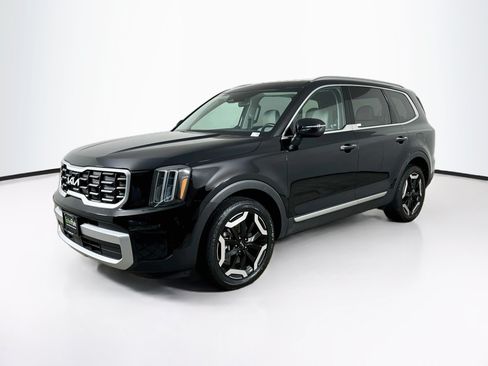 Used 2025 Kia Telluride S FWD image 3