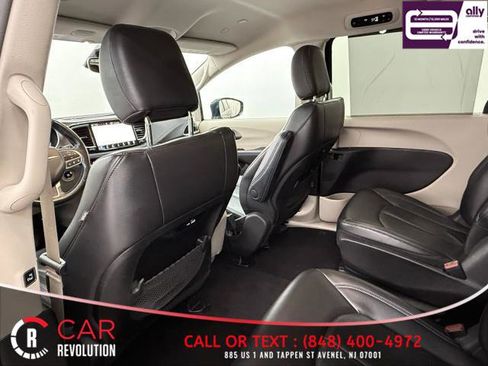 Used 2021 Chrysler Pacifica Touring-L image 57