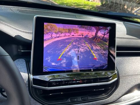 Used 2024 Jeep Compass Latitude image 21