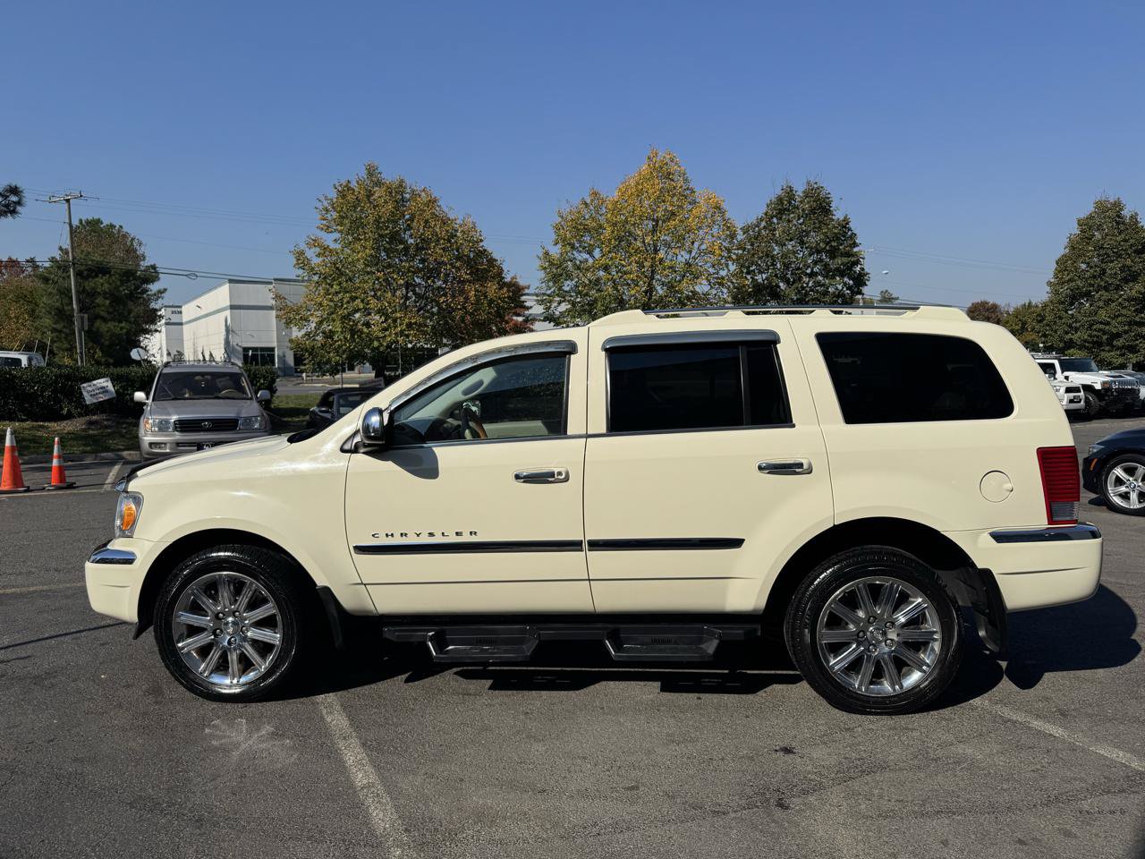 Used 2009 Chrysler Aspen Limited AWD/4WD image 24