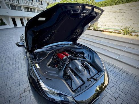 Used 2019 Ferrari Portofino image 18