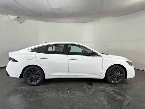 New 2026 Nissan Sentra SV FWD image 9